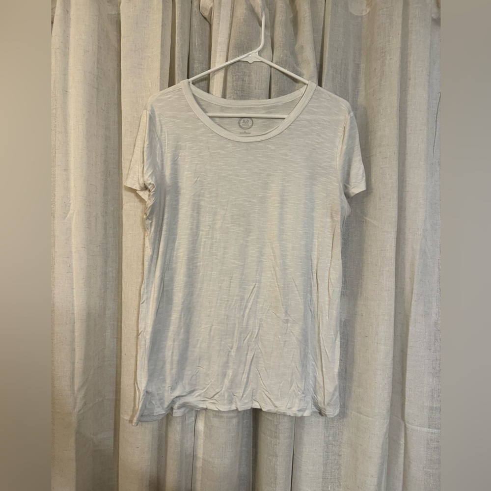 Women’s white short sleeve t shirt